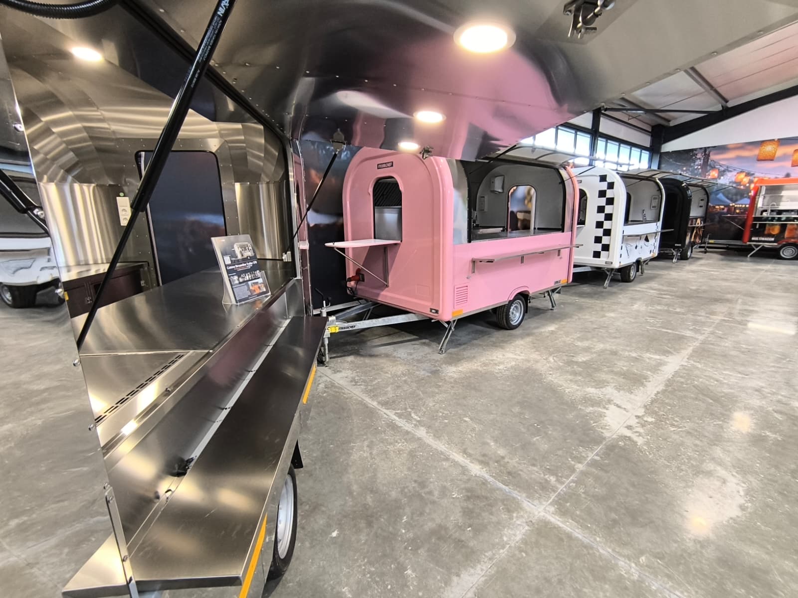 Multiwagon Showroom mit Foodtrucks — direkt vom Hersteller